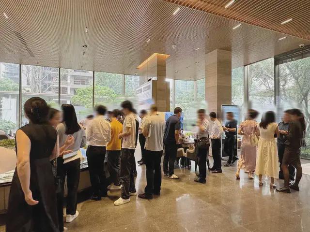 高地」被全国有钱人买爆了！尊龙凯时大湾区新一代「价值(图3)