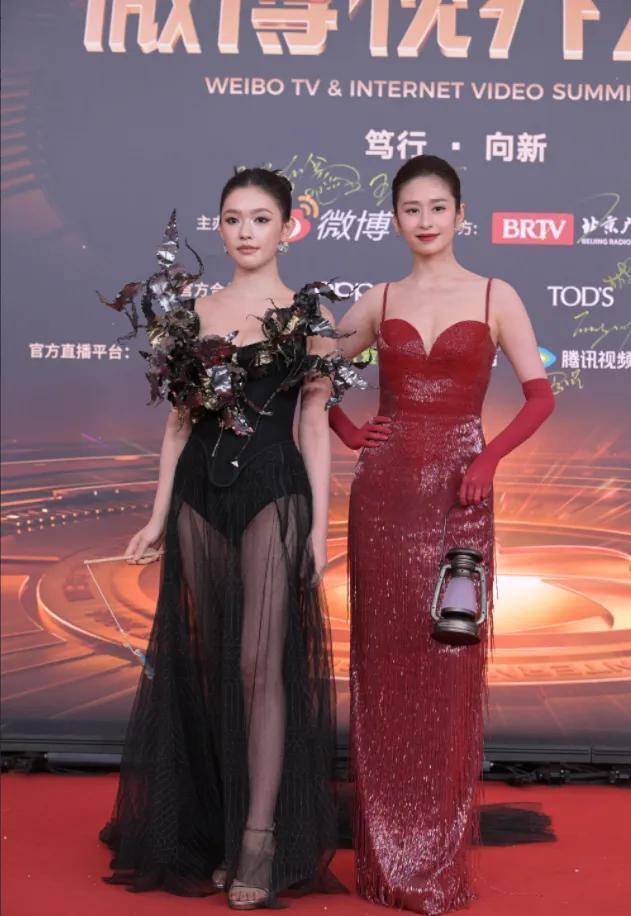 刘亦菲丰腴之美佘诗曼黑纱裙气场十足凯时尊龙最新网站北京这一夜王楚然(图14)