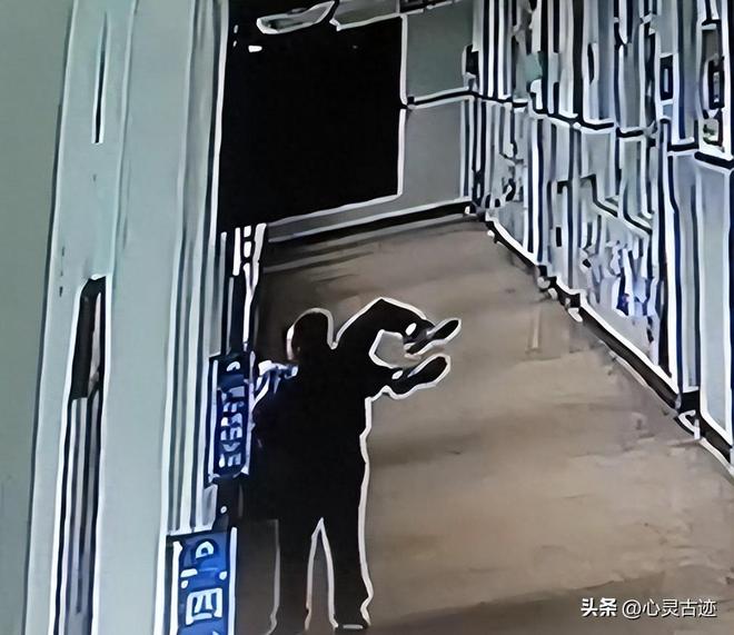 续监控画面曝光父亲行为被怒骂太恶心人尊龙AG人生就是博反转！向老师滋水后(图15)